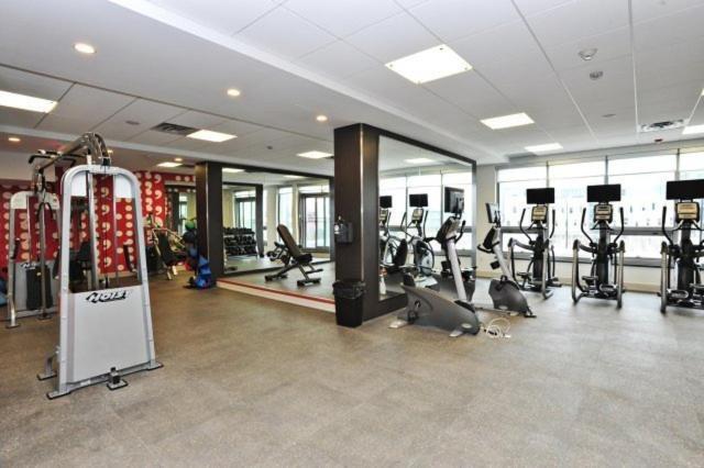 Square One Fully Furnished Suite Місісаґа Екстер'єр фото