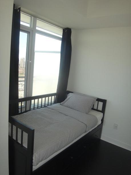 Square One Fully Furnished Suite Місісаґа Екстер'єр фото