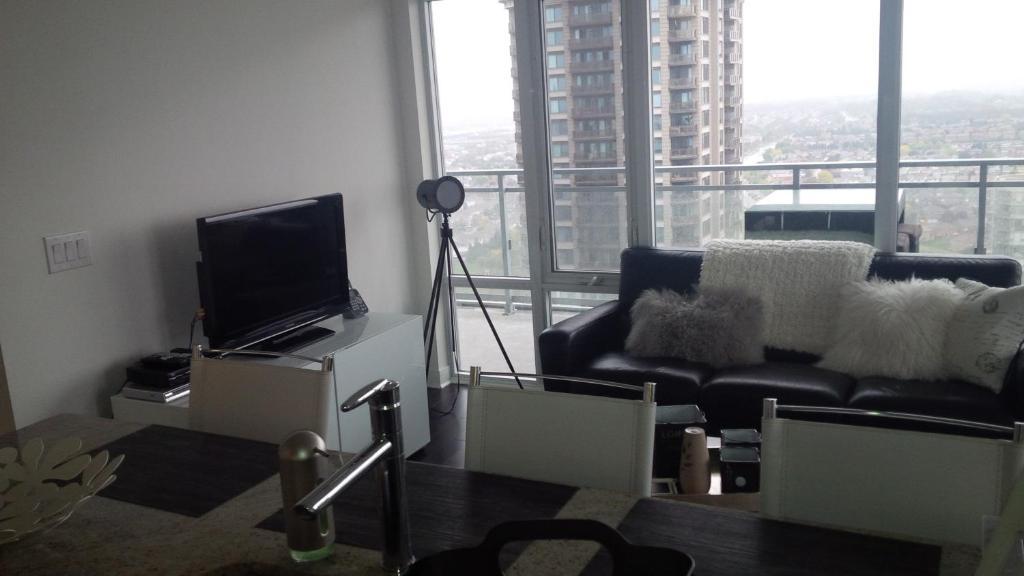 Square One Fully Furnished Suite Місісаґа Номер фото