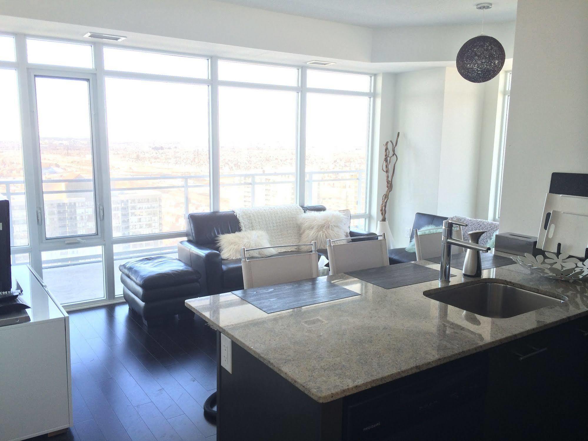 Square One Fully Furnished Suite Місісаґа Екстер'єр фото